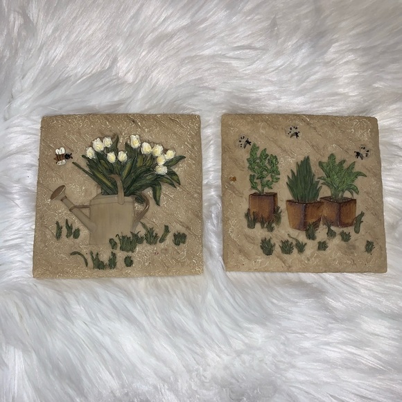 Set of 2 Signed Cheri Bloom Wall Plaques - Picture 4 of 7